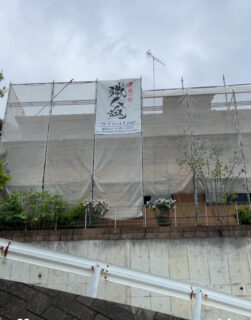 八王子市H様邸で外壁塗装・屋根カバー工法【施工中】